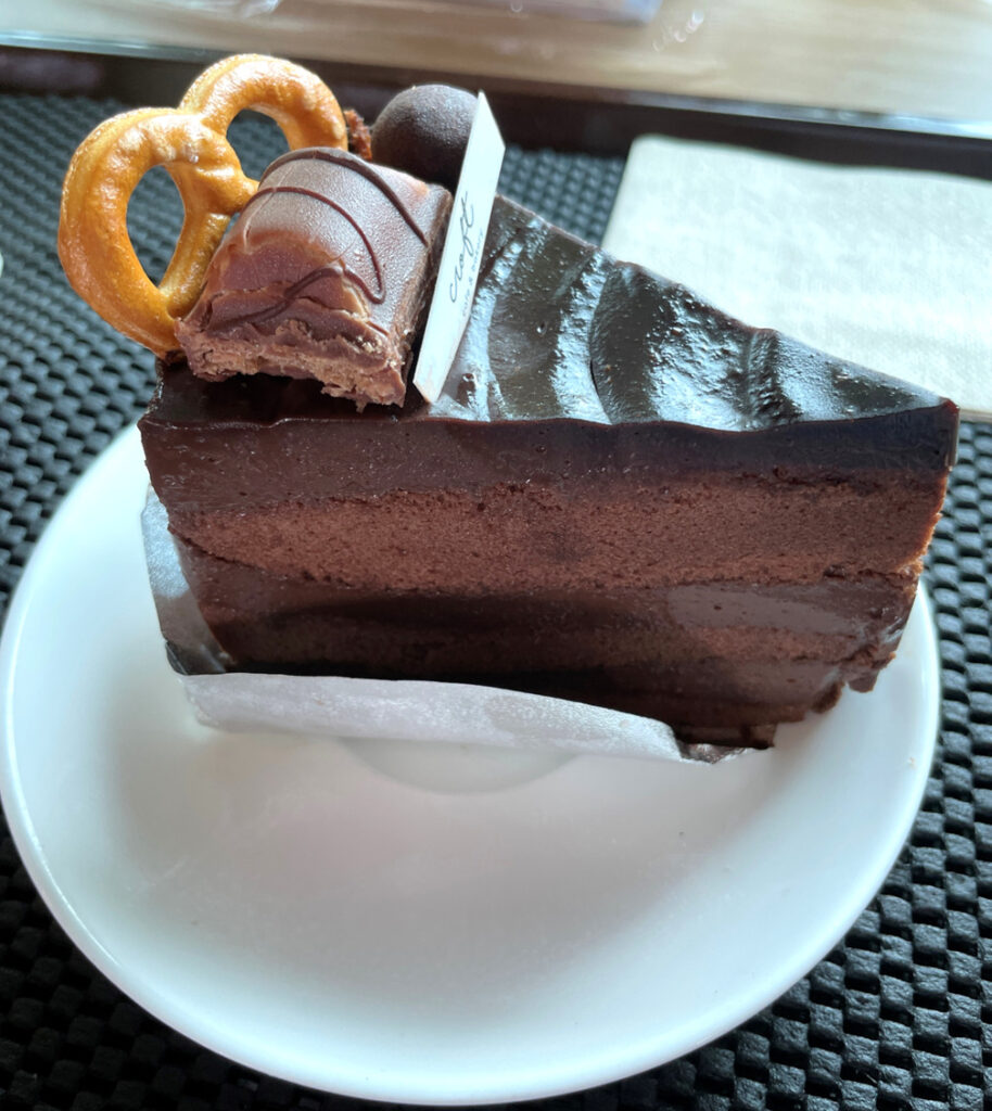 Croft Cafe Prachinburi、チョコレートケーキの画像